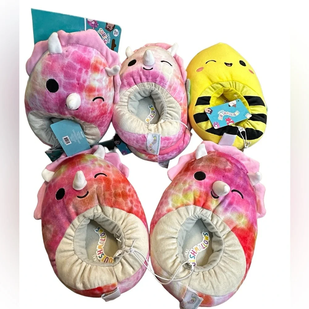 Squishmallow house Shoes or‎ slippers Pink Dino, A Bee